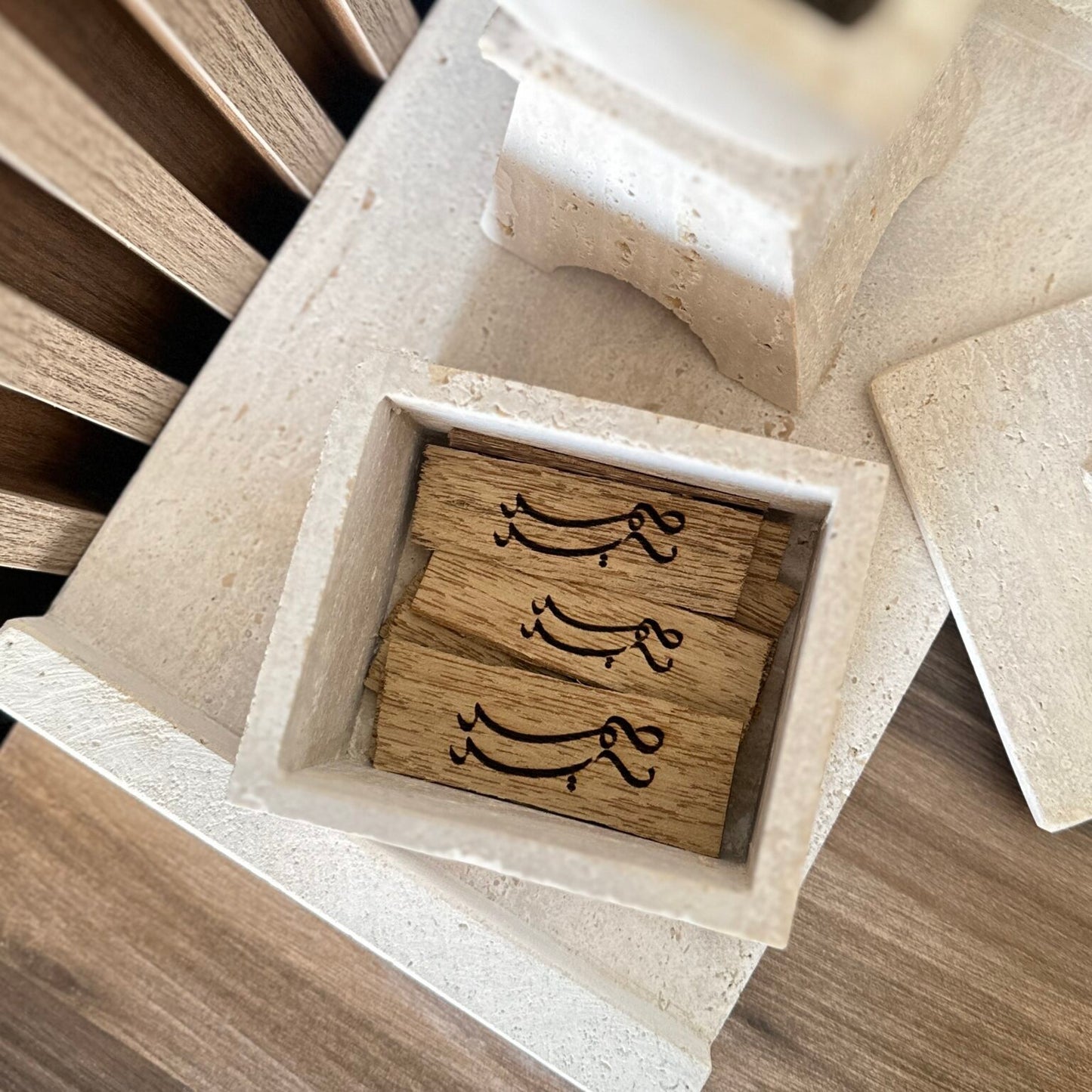 عود منحوت بتصميمك